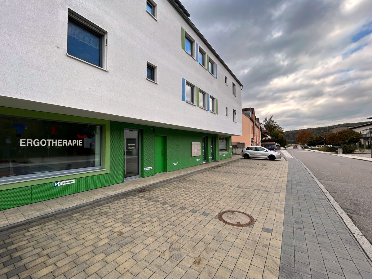 Straßenansicht des Hauses mit der Praxis